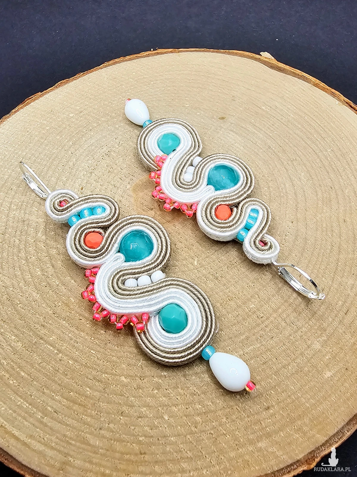 Biało kolorowe kolczyki sutasz z jadeitem